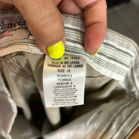 Columbia Women’s Cargo Shorts Size 16 - Picture 8 of 9